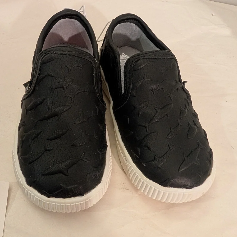 NWOT Carter's Ricky Black Shark Detail Slip-On Shoes in Size 6 (Toddler)
